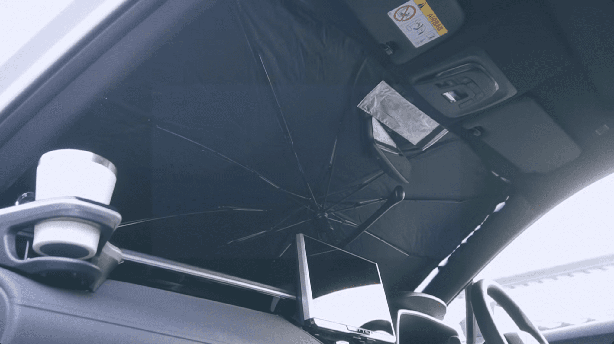 【実機】カローラクロス専用「傘型サンシェード」レビュー。専用設計のフィット感と“曲がる柄”が神だった